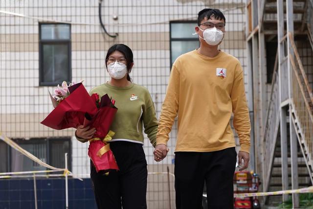 北京海淀：他们错过两次婚礼 却不错过志愿服务